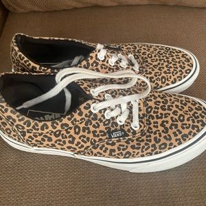 Vans cheetah print woman’s 7.5